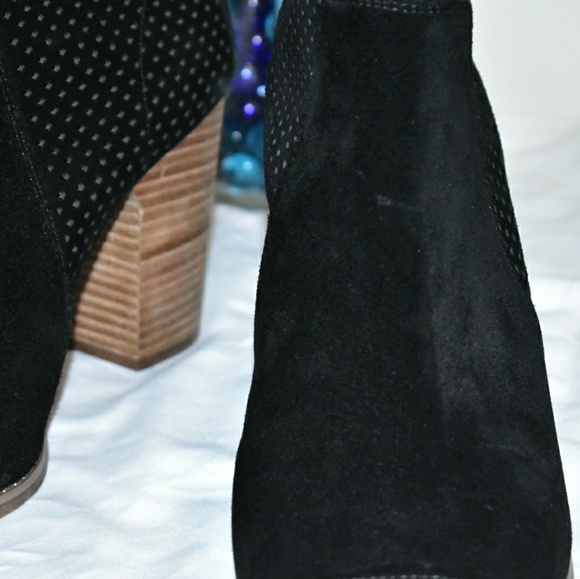 LUCKY BRAND LAMIA SUEDE LEATHER OPEN TOE BOOTIE - Picture 7 of 7